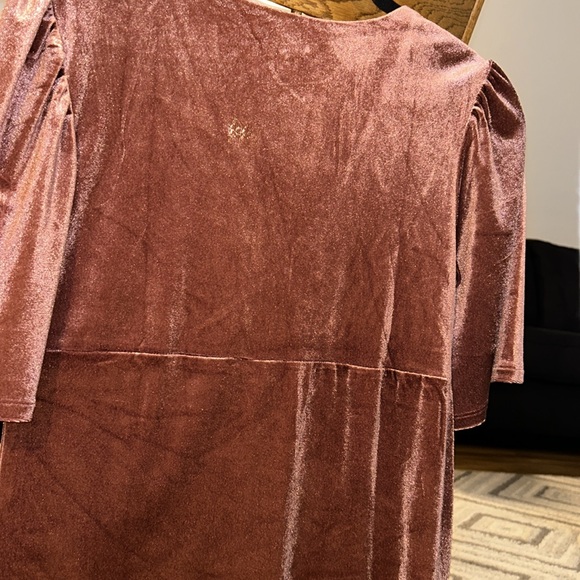 ••4/$20 CLOTHING SALE•• Knox Rose Women’s Small Rose Gold Velvet Blouse - Picture 6 of 8